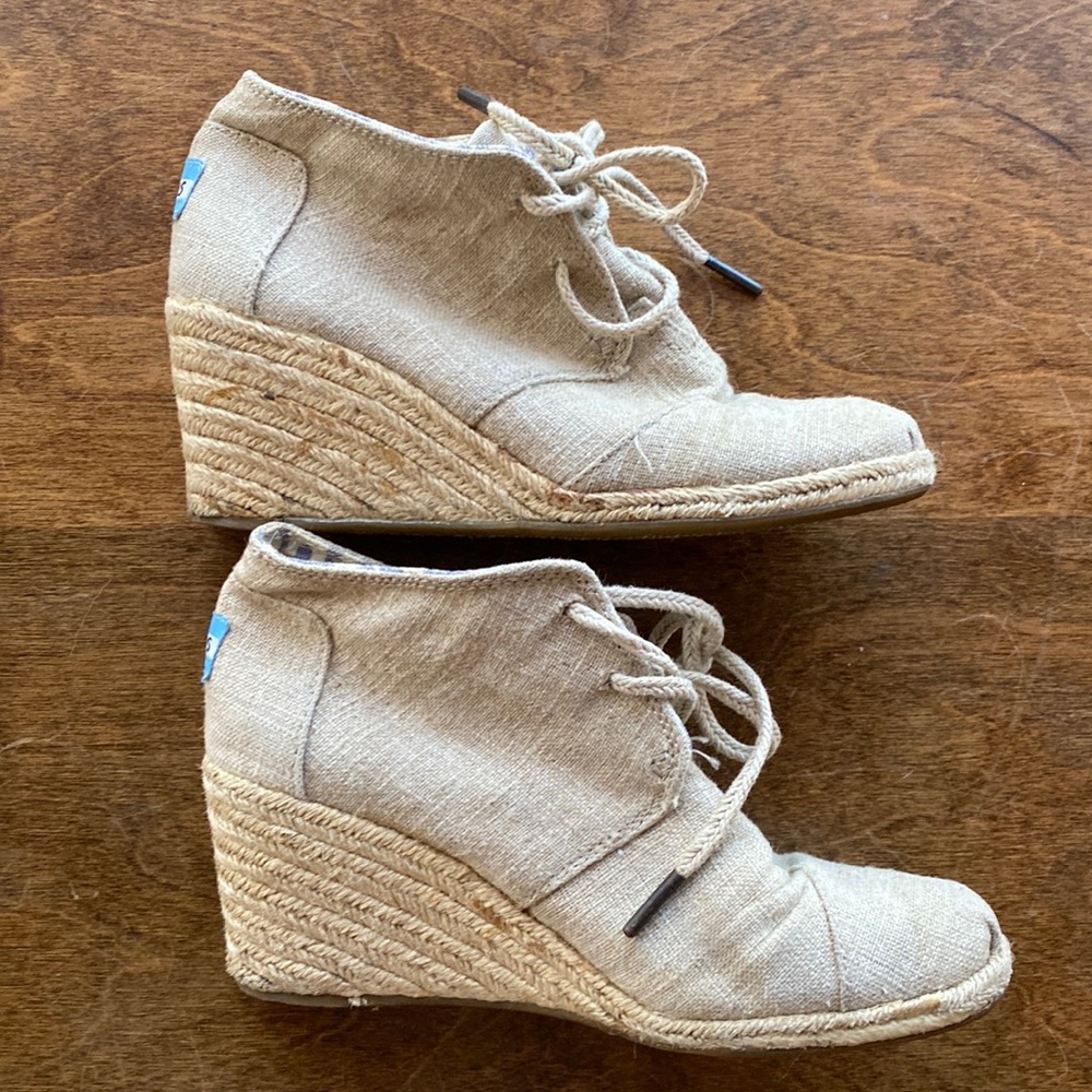 Tom’s Espadrille Wedges